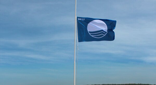 bandeira-azul-meia-haste