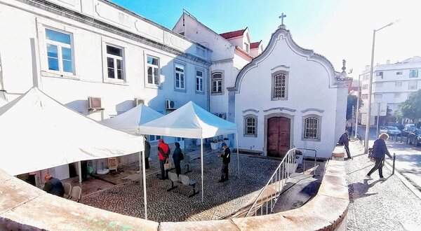 centro_de_saude_sesimbra_instalacao_de_tendas