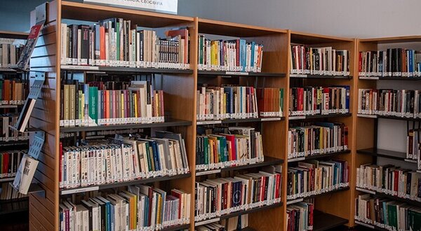 biblioteca_municipal_de_sesimbra_sala_de_leitura_1_2500_2500