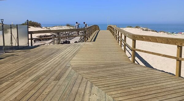 novos_passadicos_de_acesso_a_praia_na_lagoa_de_albufeira_vista_mar