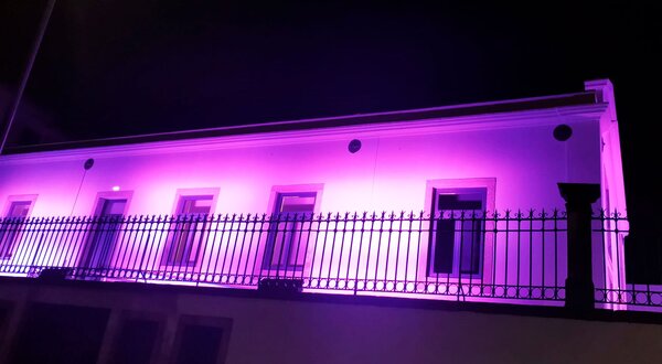 outubro_rosa_iluminacao_noturan_do_auditorio_conde_de_ferreira