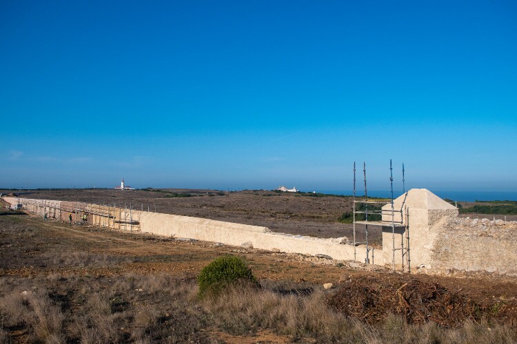 Execução dos rebocos no aqueduto e no decantador