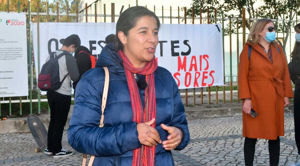 manifestacao_falta_de_professores_deputada_paula_santos