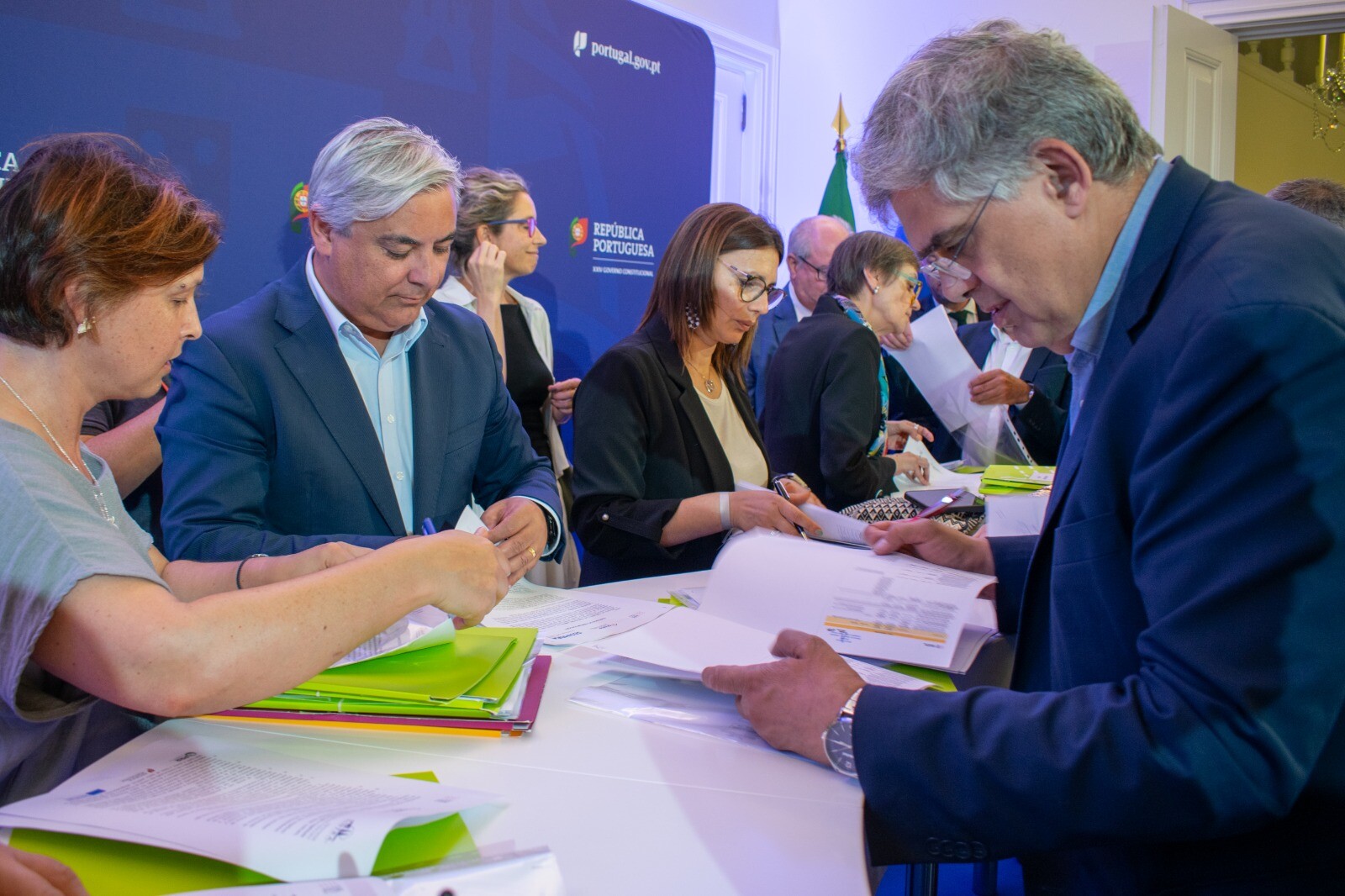 Assinatura de contrato de financiamento para fogos na Cotovia (5)