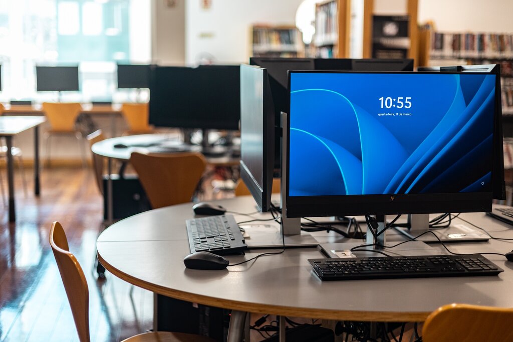 Computadores Biblioteca Sesimbra (15)