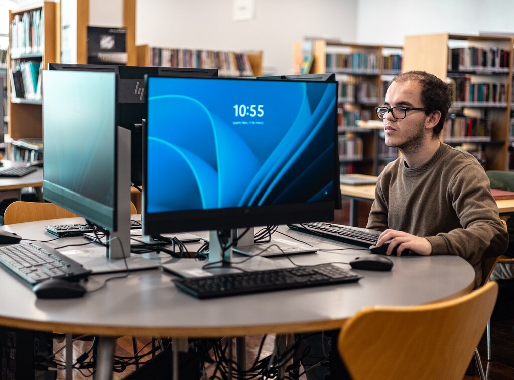 Computadores Biblioteca Sesimbra (12)