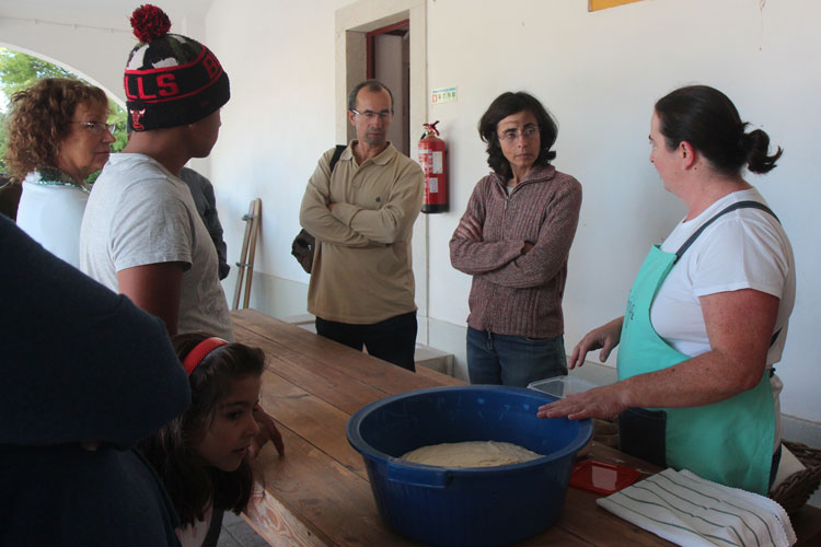 Fabrico de Pão com Chouriço, Lugar da Terra