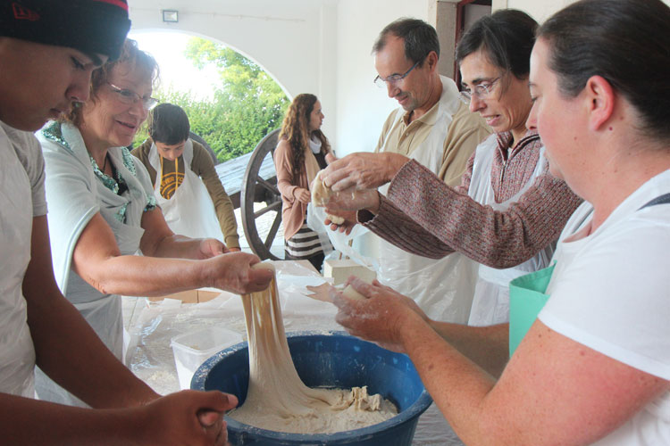 Fabrico de Pão com Chouriço, Lugar da Terra