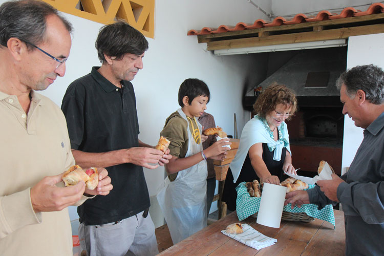 Fabrico de Pão com Chouriço, Lugar da Terra