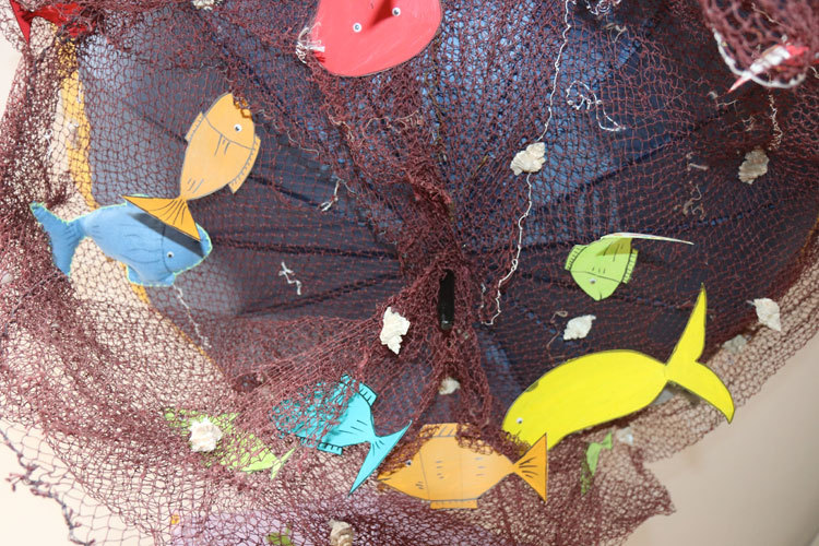 Exposição de chapéus-de-chuva na Escola Básica nº3 da Quinta do Conde