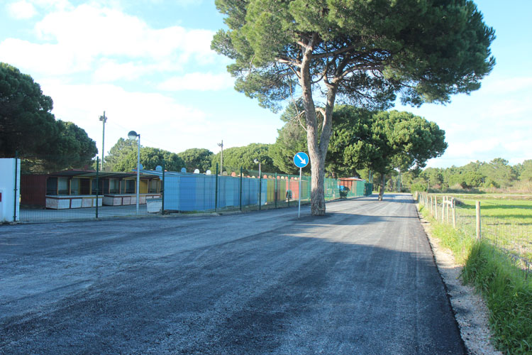 Rua junto ao Mercado da Lagoa de Albufeira - Lagoa de Albufeira